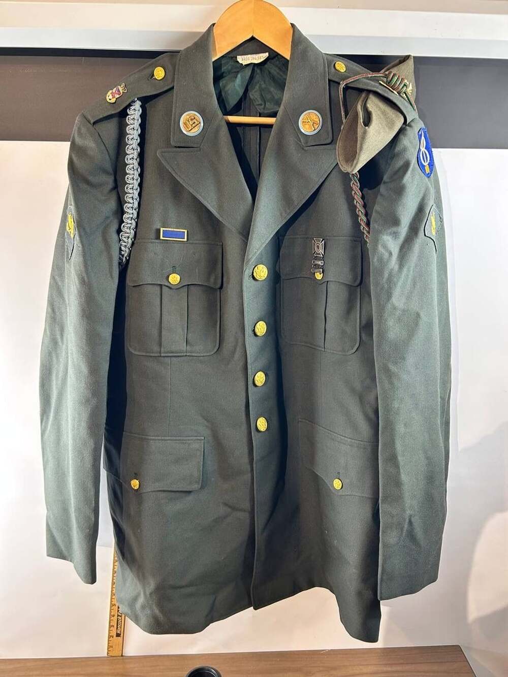 Vintage US Army 8th Infantry Division Class A Green Uniform Jacket Insignia